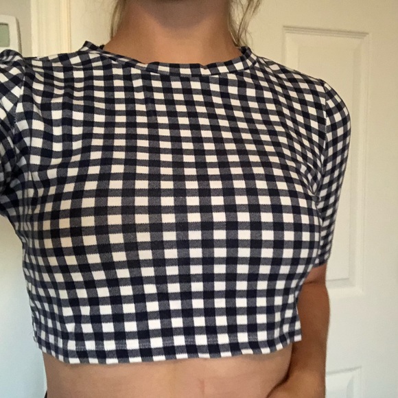 H&M Tops - SOLD▪️3 for 30▪️ Cropped White Gingham Top